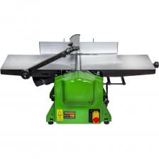 Фуговальный станок Procraft PD2100 — мощный и надёжный инструмент, предназначенный для сложных работ в мастерской. Благодаря прочной конструкции и мощному двигателю он идеально подходит как для профессионального использования, так и для сложных проектов в домашней мастерской. Возможность подключения пылесоса через шланг гарантирует чистую работу.Прочная и устойчивая конструкция обеспечивает точную работу и длительный срок службы станка. Изменяемая высота вытяжки: возможность вытяжки материала высотой от 6 мм до 120 мм. Точная регулировка: высококачественный стол рубанка и регулируемый упор (90°-135°). Простота эксплуатации и обслуживания: Простая регулировка и легкая замена ножей рубанка.Станок Procraft PD2100 идеально подходит для обработки крупных деревянных деталей, таких как балки и доски. Благодаря широкому диапазону высот строгания и глубины реза, он подходит для различных видов столярного и плотницкого дела.