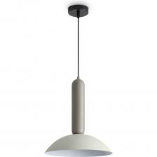 Подвесной светильник Lotus визуально трансформирует классическую форму купола, создавая утонченный силуэт в современном прочтении. Компактный плафон-купол дополнен цилиндрическим подвесом, создавая безупречный баланс форм на высоте 1300 мм от потолка. Черная металлическая арматура и классический цоколь E27 подчеркивают современный характер светильника. Lotus становится естественным продолжением интерьеров в стиле индастирал, где ценится лаконичность и минимализм с его чистотой линий, или джапанди, где важен баланс форм и материалов. Природные оттенки в сочетании с геометрией силуэта делают этот светильник универсальным решением для тех, кто выбирает современный дизайн и следует актуальным цветовым тенденциям.