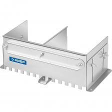 Гребенка предназначена для быстрой работы с большим объемом работ по укладке плитки шириной от 330 до 600 мм. Сделана изо цинкованной стали, благодаря которой гребенка не заржавеет и прослужит максимально долго. Имеет величину зуба 12 мм. Боковые регуляторы помогут закрепить гребенку на рабочей поверхности и настроить её по высоте под любую плитку. В комплекте имеется дополнительная секция, благодаря которой гребенку можно использовать даже с самыми узкими плитками. Легко моется, не боится влаги.