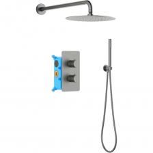 AQ1376BGM ЕВРОПА Set 3 в 1 от Aquatek представляет собой функциональный душевой комплект, выполненный в стильном шлифованном черном хроме. Этот комплект включает в себя однорычажный смеситель, который обеспечивает удобство управления потоком воды. Верхний душ с круглой формой и диаметром 250 мм обеспечивает равномерное распределение воды, создавая комфортные условия для принятия душа. Ручной душ с цилиндрической формой и головкой диаметром 24 мм дополняет функциональность комплекта, а длина шланга в 1500 мм обеспечивает свободу движений. Комплект изготовлен из прочной латуни, что гарантирует долговечность и надежность. Термостатический смеситель поддерживает стабильную температуру воды, обеспечивая безопасность и комфорт использования.