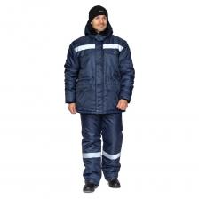 Костюм мужской утеплённый «Мастер 1» — это актуальная недорогая модель рабочей одежды, которая может быть применена для специалистов в различных сферах производства и сервиса: для работников ЖКХ, рабочих строительных специальностей, водителей, а также для применения в быту. Зимний рабочий мужской костюм «Мастер 1» имеет приятный внешний вид, верх костюма выполнен из ткани Оксфорд 210 ПУ1000 плотностью 95 г/м?, которая в сочетании с пакетом утеплителя из 3-х слоёв синтепона придаёт костюму ветрозащитные и водоупорные свойства. Ткань устойчива к механическим воздействиям и загрязнениям. Утеплённый костюм «Мастер 1» обеспечит 2-й класс защиты от пониженных температур, и предназначен для III климатического пояса. Костюм состоит из удлинённой куртки и брюк. Наличие светоотражающих полос шириной 50 мм обеспечит защиту в условиях плохой видимости. Куртка: удлинённая, прямого силуэта, со съёмным капюшоном, с притачной теплозащитной подкладкой, с центральной застёжкой на молнию и ветрозащитной планкой с застёжкой на 4 кнопки. Объём куртки регулируется по линии талии с помощью кулиски со шнуром с фиксаторами. Рукава двухшовные, с внутренними трикотажными манжетами. Воротник отложной, верхняя часть из искусственного мехаКапюшон: утеплённый, съёмный на кнопках. Подбородочная часть капюшона широкая, застёгивается на две кнопкиБрюки: прямого кроя, на притачной теплозащитной подкладке, с притачным утеплённым поясом. Пояс застёгивается спереди на две пуговицы, с центральной застёжкой гульфика на пуговицы. Съёмные комбинированные бретели из ткани и эластичной тесьмы с застёжкой на фастексыКарманы: куртка: два верхних и два нижних накладных кармана с клапанами на кнопках; один внутренний карман. Брюки: два передних кармана с косой линией входаСигнальные элементы: СОП 50 ммСостав основной ткани: Оксфорд-210 (100% полиэстер), плотность 95 г/м?, ПУ1000 (водоупорность 1000 мм в.с.)