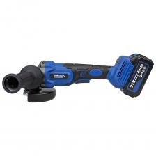 Аккумуляторная угловая шлифовальная машина бесщеточная предназначена для сухой зачистки, шлифования и резки (про-дольной, поперечной, косой) металлических изделий различной формы (уголок, тавр, двутавр, швеллер, труба и т.д.).Не допускается выполнять работу машиной по бетону, камню, кирпичу, асбестосодержащим материалам.Шлифмашина рассчитана на повторно-кратковременный режим работы с номинальным периодом времени: работа/перерыв - 15мин/5 мин.Рабочим инструментом шлифмашины является шлифовальный (ГОСТ 24747-90) или отрезной (ГОСТ 21963-2002) круг (диск) (далее по тексту – круг).На корпусе редуктора нанесена стрелка, указывающая направление вращения шпинделя.Вид климатического исполнения данной модели УХЛ3.1 по ГОСТ 15150-69 (п 3.2), то есть предназначена для работы в условиях умеренного климата с диапазоном рабочих температур от -10 до +40 °C и относительной влажности не более 80%.