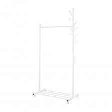 Вешалка напольная с перекладиной Рыжий кот 8 крючков 108728 — это идеальное решение для тех, кто ценит порядок и удобство в своем доме или офисе. С высотой, варьирующей от 148 до 173 см, она легко адаптируется под ваши нужды и пространство. Длина вешалки составляет 83 см, а ширина — 42,5 см, что делает ее компактной и в то же время достаточно вместительной для размещения верхней одежды, сумок и аксессуаров. Эта вешалка обладает грузоподъемностью до 20 кг, что позволяет без труда разместить на ней несколько предметов одежды одновременно. Она оснащена восемью крючками, которые удобно расположены для максимального комфорта. Каждый крючок способен выдержать значительный вес, что делает вешалку идеальной для использования в прихожей, где часто требуется быстро повесить верхнюю одежду, или в офисе, где необходимо организовать пространство для одежды сотрудников. Не менее важным аспектом является мобильность вешалки. Она оборудована колесиками, что позволяет легко перемещать ее по помещению. Это особенно удобно, если вам нужно изменить расположение вешалки в зависимости от ситуации или просто освежить интерьер. Вы можете без труда перемещать ее из одной комнаты в другую, не беспокоясь о повреждении пола или стен.