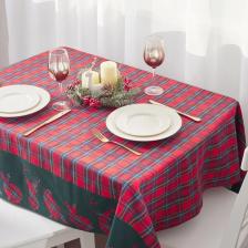 Скатерть Guten Morgen предназначена для бытового использования. Защищает поверхность стола от царапин и загрязнений, поэтому отличается практичностью. В качестве материала для изготовления используется натуральная хлопковая рогожка. Изделие с плетением из рогожки не склонно к деформации. Оно не мнется, не растягиваются и не садится, его сложно порвать или повредить. При правильном уходе прослужит долго, сохранив форму и цвет. Швы аккуратные и ровные, так как пошив осуществляется на промышленном швейном оборудовании. Скатерть легко чистится, благодаря чему не требует сложного ухода.