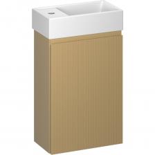 ОПТИМАЛЬНОЕ ИСПОЛЬЗОВАНИЕ НЕБОЛЬШОГО ПРОСТРАНСТВА Настенная тумба с право- или левосторонней раковиной является емким местом для хранения текстиля, моющих и гигиенических средств. Благодаря подвесной конструкции вокруг остается достаточно места, что облегчает уборку. Фурнитура Hettich с доводчиком обеспечивает плавное и бесшумное закрытие дверцы. УДОБНАЯ ЕЖЕДНЕВНАЯ ЭКСПЛУАТАЦИЯ Короткий размах дверцы позволяет не касаться пользователя или расположенных рядом предметов. Регулируемая полка и рациональное планирование пространства. Крепления выдерживают нагрузку до 100 кг. ВЛАГОСТОЙКАЯ МЕБЕЛЬ С ЛАМИНИРОВАННОЙ ПОВЕРХНОСТЬЮ Основа тумбы – импрегнированная плита МДФ, пропитанная спецсоставом для защиты от влаги, перепадов температур, плесени. Нанесение лака и покрытия TotalCover® предотвращает разбухание мебели. Распил, раскрой, кромление происходит на лазерном оборудовании, обеспечивает точность с отклонением не более +/- 0,1 мм. Мини-раковина с глянцевым покрытием, на бортике которой расположено стандартное отверстие под смеситель и остается место для гигиенических средств. ПРОСТОЙ И НАДЕЖНЫЙ ПОДВЕСНОЙ МОНТАЖ Тумба поставляется в собранном виде, соответствует требованиям ISO, техстандартам и санитарно-гигиеническим нормам. Усовершенствованная система демпфирования Silent System интегрирована в консоль петли Hettich и отрегулирована, обеспечивает плавное открытие и бесшумное закрытие дверцы, плотное ее прилегание к каркасу.