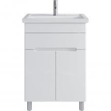 Внимание! Тумба поставляется в разобранном виде, требуется сборка. Упакована в пятислойный гофрокартон, дополнительно защищена деревянной обрешёткой. Стильная и функциональная тумба для ванной комнаты Ruvann станет идеальным дополнением к любому интерьеру и обеспечит комфорт и порядок в вашей ванной комнате. Прочный материал: Тумба изготовлена из высококачественных материалов, которые обеспечивают долгий срок службы и устойчивость к воздействию влаги. Универсальность: Тумба Ruvann прекрасно подойдет для хранения различных предметов в ванной комнате - от косметики до полотенец. Эргономичный дизайн: Тумба имеет дверцы с плавным закрыванием благодаря доводчикам. А также удобные полки и ящик, которые позволяют рационально использовать пространство и хранить вещи в порядке. Современный стиль: Дизайн тумбы выполнен в современном стиле, что позволяет ей гармонично сочетаться с любой ванной комнатой. Простая установка: Тумба легко устанавливается на полу и дополнительно крепится к стене благодаря специальным креплениям, входящим в комплект поставки. Раковина приобретается отдельно. Подойдет Фест 60, Фостер 60. Тумба для ванной комнаты Ruvann - это не только стильный и функциональный элемент интерьера, но и надежное решение для хранения вещей в вашей ванной.