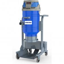 Пылесос промышленный строительный SVC-360S SPEKTROS 57417 предназначен для сбора бетонной пыли и шлама, а также других видов мусора. Этот пылесос будет незаменимым дополнением мв работе шлифовальными и фрезеровальными машинами. Три мощные турбины обеспечивают мощное всасывание. Система сбора мусора Longopack обеспечивает непрерывное наполнение пакетов мусором без необходимости опорожнения мусоросборника. В комплект входит все необходимое для быстрой уборки больших площадей, таких как строительные площадки, склады, автостоянки.