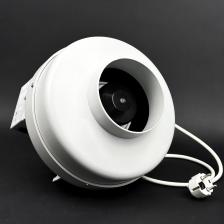 Вентиляторы канальный серии ВКК используются для осуществления систем приточной и вытяжной вентиляции в помещениях различного назначения: кафе, рестораны, гостиницы, офисы, сельскохозяйственные, жилые, производственные помещения, магазины, поликлиники, автомойки и автосервисы, склады, коттеджи и других помещениях требующих наличие системы вентиляции.Вентилятор ВКК-125 EC отличается компактными размерами и легкостью установки. Он идеально подходит для использования в различных помещениях, будь то дом, офис или производственное помещение. Благодаря своей промышленной конструкции, он способен справиться с большим объемом воздуха и обеспечить его эффективную циркуляцию.Скорость вращения вентилятора составляет 4400 оборотов в минуту, что позволяет ему обеспечивать высокую производительность и эффективность. Благодаря этому, он способен обеспечить вытяжку или приток воздуха в объеме до 856 м3 в час.Особенностью данного вентилятора является его высокая степень защиты электродвигателя IP 54. Это означает, что он защищен от пыли и влаги, что делает его идеальным для использования в производственных условиях.Этот канальный вентилятор предназначен для использования с круглыми воздуховодами диаметром 125 мм. Он может быть установлен как для вытяжки, так и для притока воздуха, в зависимости от потребностей помещения.