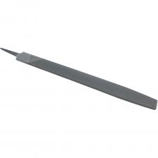 Напильник плоский L300 №1 (2820-0026) TORNERI Т021516 многолезвийный режущий инструмент, который используется для обработки вручную металла и других материалов. Инструмент обеспечивает высокую точностью и малую шероховатость обрабатываемой детали. Им можно придать заготовке необходимые форму и размеры, а так же обработать кромки.