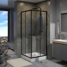 Душевой уголок 80х80 с поддоном Teymi Helmi T00602 — продуманное решение для современных ванных комнат, сочетающее элегантность и функционал.Квадратная форма размером 80х80 см обеспечивает эргономичное использование пространства, отлично вписываясь даже в компактные помещения. Закалённое прозрачное стекло толщиной 5 мм визуально облегчает конструкцию и наполняет интерьер светом, подчёркивая минимализм и чистоту линий.Матовый чёрный алюминиевый профиль придаёт изделию строгий характер, органично дополняя современные дизайнерские концепции. Прочное антикоррозийное покрытие сохраняет эстетичный вид на протяжении всего срока службы.Раздвижные двери на надёжных роликах гарантируют плавное и бесшумное открывание, экономя место и обеспечивая комфортное пользование. Акриловый низкий поддон высотой 125 мм на шести регулируемых ножках позволяет идеально выровнять конструкцию на любой поверхности. Его антискользящее покрытие повышает безопасность, предотвращая скольжение во время приёма душа.Дополнительное антиизвестковое покрытие на стекле облегчает уход, предотвращая образование белого налёта и сохраняя прозрачность. В комплект также входит сифон клик-клак для удобного и быстрого слива воды.