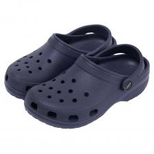 Кроксы мужские – это не просто модный акцент вашего образа, но и надежный вариант, который подарит вам удобство в течение всего дня. Мягкая обувь подойдет не только для повседневной носки, но и для работы, активного отдыха, пляжа, бани. Кроксы с закрытым носом станут отличными помощниками в садах или на даче. Изделия изготовлены из прочного материала, ЭВА, что обеспечивает лёгкость и долговечность. Широкая нога больше не проблема – удобная посадка решает этот вопрос. Не подвержены воздействию грибка, гипоаллергенны. Шлепанцы просты в уходе, отлично моются, быстро сохнут.