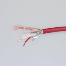 Микрофонный кабель 2x0,23 мм? предназначен для подключения микрофонной аппаратуры. Кабель имеет двойную экранировку, что обеспечивает защиту от электромагнитных помех. Внутренняя структура кабеля включает три слоя: первый состоит из 20 проводов из меди диаметром 0.12 мм каждый, покрытых поливинилхлоридом (ПВХ), второй также содержит 20 медных проводов диаметром 0.12 мм, но покрытых этиленвинилацетатом (ЭВА), третий слой состоит из 52 проводов из меди диаметром 0.1 мм. Кроме того, внутри кабеля находятся две параллельные линии из хлопчатобумажной нити (COTTON), а также алюминиевая фольга, которая служит дополнительным экраном. Внешний диаметр кабеля составляет 5,5 мм.