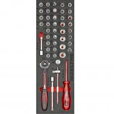 Набор торцевых головок и аксессуаров 1/4" IZELTAS, 44 предмета Включает торцевые головки 1/4", трещотку и наиболее востребованные соединители и переходники. Широкий выбор торцевых головок позволяет выполнять различные задачи. Ложемент изготовлен из масло-бензо стойкого материала EVA. EVA (ЭВА, полимер на основе этилена и винилацетата) – материал, не имеющий равных по своим характеристикам и удовлетворяющий условиям интенсивной эксплуатации в условиях ежедневной работы. Ложемент Двухцветветный (красно-черный), что облегчает вести учет наличия инструмента Размер ложемента 115х335х30 мм.