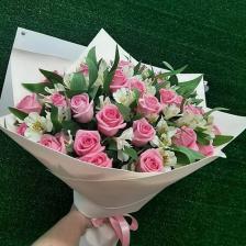Букет живых цветов РОЗЫ УРАЛА Букет из роз и альстромерий "Розовые мечты"