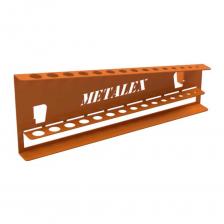 Держатель для сверл Metalex оранжевый.Организуйте рабочее пространство с помощью практичного держателя для инструментов Metalex! Ищете способ навести порядок в мастерской или гараже? Представляем вам функциональный органайзер для хранения инструментов и оснастки. Система позволяет: Быстро находить нужные инструменты Удобно размещать сверла следующих диаметров: 3, 3.5, 4, 4.5, 5, 5.5, 6, 6.5, 7, 7.5, 8, 8.5, 9, 9.5, 10 Поддерживать порядок на рабочем месте Технические параметры: Компактные габариты: 185x15x70 мм Прочная стальная конструкция толщиной 0,8 мм Особенности модели: Надёжное покрытие из порошковой краски Приятная на ощупь поверхность Устойчивость к царапинам и повреждениям Преимущества: Длительный срок службы Простой монтаж. Для установки Вам потребуется лишь выдавить два крепежных элемента (специальных зацепа) Данный держатель возможно установить на все инструментальные тележки, столы-верстаки с перфопанелью и перфопанели компании Metalex.