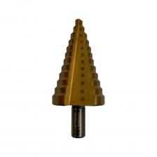 Сверло ступенчатое предназначено для сверления отверстий разных диаметров в листовых и тонкостенных изделиях из стали, цветных металлов, нержавеющей стали. Каждый следующий размер имеет плавный переход в виде ступеньки, что позволяет получать аккуратное отверстие нужного диаметра. Диаметры сверла: 6 мм, 9 мм, 13 мм, 16 мм, 19 мм, 21 мм, 23 мм, 26 мм, 29 мм,32 мм, 35 мм, 38 мм.