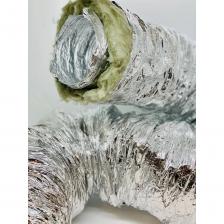 Воздуховод Iso A23i-254 мм х 10 м, утепленный, гибкий, алюминиевый DEC A23I254 Конструкция серии Isodec состоит из многослойного внутреннего воздуховода из ламинированного алюминия, теплоизолированного слоем минеральной ваты URSA BIOnic из натуральных, экологически чистых материалов и снабжена прочной внешней пароизоляционной оболочкой из ламинированного алюминия. Теплоизоляция воздуховода позволяет избежать образования конденсата и свести к минимуму потери тепла и холода в системах вентиляции и кондиционирования воздуха. Воздуховод гибкий Isodec A23I соответствует всем требованиям по стандарту NEN 13180. Этот стандарт определяет следующие параметры для тестирования, которые должны быть проверены: размеры, допуски и механическое сопротивление. Описание: диапазон температур: -30 °C до +140 °С максимальное рабочее давление: макс. +2500 Па максимальная скорость воздуха: макс. 30 м/с минимальный радиус изгиба: 0.58 x?+25мм стандартная длина: 10 метров