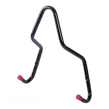 Двойной кронштейн с пластиковыми наконечниками для организации хранения в гараже, сарае или мастерской. Идеальное решение для компактного и удобного размещения садового инвентаря. Благодаря необычной изогнутой форме подходит для электро- и водоподающего оборудования. Отметьте место установки крючка. Вкрутите саморез в стену через отверстие в крючке. В зависимости от настенного покрытия используйте дюбели для крепления.