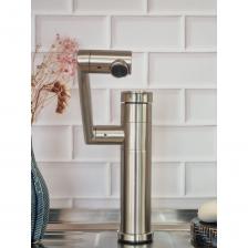 Корпус, ручки и излив из нержавеющей стали полированной, излив поворотный и регулируемый по высоте с аэратором, аэратор вращается на 360°, картридж керамический Wanhai 35 мм, гибкая подводка из нержавеющей 50 см, без донного клапана, крепеж-гайка из нержавеющей стали с прокладками