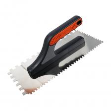 Гладилка для нанесения и распределения клея для плитки, кафеля и керамогранитаУдобная прорезиненная ручка облегчает работу с растворомМатериал полотна: нержавеющая полированная сталь 0,7ммШаг зубьев 6х6 и 12х12 мм