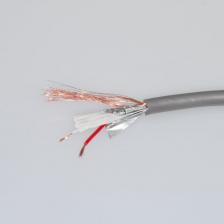 Микрофонный кабель 2x0,23 мм? предназначен для подключения микрофонной аппаратуры. Кабель имеет двойную экранировку, что обеспечивает защиту от электромагнитных помех. Внутренняя структура кабеля включает три слоя: первый состоит из 20 проводов из меди диаметром 0.12 мм каждый, покрытых поливинилхлоридом (ПВХ), второй также содержит 20 медных проводов диаметром 0.12 мм, но покрытых этиленвинилацетатом (ЭВА), третий слой состоит из 52 проводов из меди диаметром 0.1 мм. Кроме того, внутри кабеля находятся две параллельные линии из хлопчатобумажной нити (COTTON), а также алюминиевая фольга, которая служит дополнительным экраном. Внешний диаметр кабеля составляет 5,5 мм.