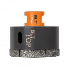 Коронка алмазная для керамогранита и камня TOP DLT это профессиональная алмазная коронка Премиум класса, произведенная по особенной технологии вакуумно-жидкостного спекания при котором алмазы расположены в строго распределенном порядке за счет чего коронка позволяет производить быстрое и чистое сверление с минимальными сколами (на уровне коронок с гальваникой) с сохранением высокой скорости сверления и большого ресурса, даже без использования водяного охлаждения, которым характеризуется коронка вакуумной пайки, это лучшее что есть на данным момент из коронок данного типа. Применение: керамогранит, керамическая плитка, все виды натурального и искусственного камня Внимание, изображение товара может отличаться от реального! Верные параметры указаны в технических характеристиках товара.