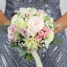 Букет живых цветов БУКЕТ МАРКЕТ ДАРИТЕ С УДОВОЛЬСТВИЕМ Букет из орхидей, роз и гвоздик