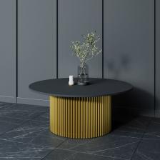 Круглый журнальный стол с металлическим подстольем GENGLASS - стильный и практичный журнальный стол, который прекрасно дополнит любой интерьер. Этот универсальный дизайнерский столик легко сочетается с различными стилями, будь то современный, классический или скандинавский. Он идеально подойдет для создания уютной зоны отдыха и также может использоваться в качестве столика для приема гостей, где можно разместить кофе, чай, закуски или вино. Этот элегантный столик также является отличной альтернативой прикроватной тумбе для размещения книг и журналов. Более того, его можно использовать как удобную рабочую поверхность для ноутбука. Подстолье изготовлено из металла (высококачественная нержавеющая сталь) с порошковой окраской которая устойчива к механическому воздействию, и обеспечивает защиту от влаги.