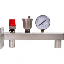 Группа безопасности расширительного бака 3/4" SUNFLY (XF90358-12) SF0343112 используется в системе отопления для защиты от превышения давления в системе, отвода воздуха и газов, индикации давления в системе на уровне манометра. Консоль группы безопасности имеет два резьбовых соединения, одно с внутренней резьбой 3/4" для присоединения к системе, второе с наружной резьбой 3/4" для присоединения расширительного бака, а также имеет фланец для крепления консоли к стене. Включает в себя предохранительный клапан (подключение 1/2"), который автоматически срабатывает при достижении порога давления в 3 бара, автоматический поплавковый воздухоотводчик (подключение 1/2") и манометр 0-10 бар (подключение 1/4"), который помогает визуально контролировать давление. Патрубок подключения расширительного бака может быть снабжен отсекающим клапаном, позволяющим демонтировать бак без слива теплоносителя из системы. Воздухоотводчик подключен к корпусу консоли через запорный клапан, это позволяет демонтировать его без опорожнения системы. За счет единого комплекта группа облегчает монтаж и обслуживание оборудования. Подходит для систем с холодной и горячей водой, а таже для водно-гликолевых растворов с содержанием гликоля до 50%. Корпус группы безопасности выполнен из оцинкованной стали марки Q235. Рабочая температура до 100°C, рабочее давление до 10 бар.