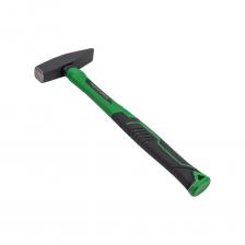 Молоток слесарный с фибергласовой ручкой 300 г и резиновой противоскользящей накладкой от бренда ROCKFORCE - это ударно-силовой слесарный, строительный инструмент, с его помощью забиваются гвозди, рихтуется листовой металл, удаляется засохший раствор и т.д Инструмент имеет оптимальное распределение веса. Профилированная рукоять не выскальзывает и удобно ложится в ладонь - это позволяет делать мощный замах. Грани на бойке обеспечивают точный удар. Эргономичная фибергласовая рукоятка с противоскользящим покрытием способствует снижению отдачи при ударе и комфортной работе без усталости. Инструмент отличается прочностью и высоким качеством исполнения. Материал: стекловолокно, резина, сталь. Вес бойка 300 г. Длина молотка 305 мм. Длина бойка 105 мм. Ширина бойка 25 мм.