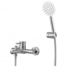 Матовая стальная поверхность и минималистичный дизайн идеально подходят для современных ванных комнат. Нержавеющая сталь SUS 304 гарантирует надежность и долговечность. Смеситель для ванны с душем KNOTLOR STREAMLINE SS-05 – это идеальное решение для создания комфортной и функциональной ванной комнаты. Этот однорычажный смеситель с коротким изливом сочетает в себе современный дизайн и практичность, что делает его подходящим для любых интерьеров. С моделью SS-05 вы сможете легко управлять температурой и потоком воды, что обеспечивает удобство в использовании. Благодаря этому, вы можете наслаждаться расслабляющими водными процедурами. Смеситель для ванны с душем также отлично подходит для ежедневного использования и позволяет поддерживать высокий уровень гигиены. Он станет отличным дополнением к вашим сантехническим решениям, так как гармонично вписывается в любую ванную комнату благодаря современному минималистичному дизайну. Однорычажный механизм гарантирует легкость в эксплуатации, позволяя вам быстро переключать его между различными режимами работы. Компактные размеры и стильный внешний вид делают KNOTLOR SS-05 не только практичным, но и эстетически привлекательным. Будьте уверены, что вы выбрали качественный и надежный продукт, который прослужит вам многие годы. Преобразите свою ванную комнату с новым смесителем для ванны и душа и наслаждайтесь каждой минутой водных процедур с высоким уровнем комфорта и стиля.