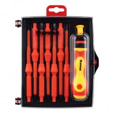 Набор диэлектрических отверток от ЕРМАК представляет собой набор инструментов, разработанных специально для работы с электрическими устройствами и проводами. В комплект входит 9 элементов разного размера с крестовым усиленным и прямым шлицем. Изделие изготовлено из хромованадиевой стали, которая устойчива к повышенным нагрузкам. Диэлектрическая поверхность позволяет работать под напряжением до 1000 В. Диэлектрическое покрытие предотвращает возможность поражения электрическим током, что делает этот набор идеальным выбором для электриков, инженеров и всех, кто работает с электричеством. Безопасность, комфорт и функциональность - это то, что делает этот набор неотъемлемым компаньоном для профессионалов и любителей.