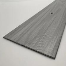 Одноуровневый порог произведен из сплава АД31Т1, изготовленного по ГОСТу. Тип крепления сквозной. Изделие обеспечивает гладкий переход между различными половыми покрытиями, создавая эстетически привлекательный внешней вид.Порог для пола дает возможность гармонично соединить паркетную доску, ламинат или другое необходимое напольное покрытие. Он создает непрерывный поток между комнатами, придавая интерьеру спокойствие и единство.Алюминиевый материал устойчив к коррозии, что гарантирует долгий срок эксплуатации.Благодаря одноуровневому стыку, профиль легко устанавливается на любом полу и не вызывает неудобств при ходьбе. Весь процесс установки порога на пол станет простым и быстрым.