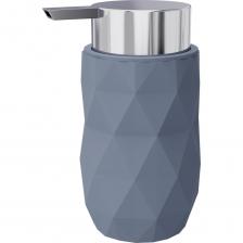 Погрузитесь в мир стиля и практичности с настольным дозатором из коллекции SANREMO. Этот элегантный аксессуар, выполненный из высококачественного пластика, восхищает своим геометрическим дизайном и освежающим пыльно-голубым оттенком. Геометрическая форма придает ему современный и изысканный вид, который легко впишется в любой интерьер. Плавные линии и оттенок пыльно-голубого цвета делают этот дозатор неотразимым элементом вашего стола или тумбочки.