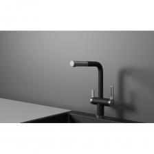 Смеситель для кухни с выдвижным изливом и подключением к фильтру от российского бренда Granula. Он сочетает в себе высокую функциональность и надежность, делая его незаменимым помощником на вашей кухне. Корпус из нержавеющей стали AISI 304 – надёжный корпус, делает смеситель долговечными и устойчивым к коррозии, перепадам давления и температур. Испанский картридж SEDAL – обеспечивает плавное регулирование напора воды и температуры, а также бесшумность при работе смесителя. Аэраторы NEOPERL – защищают от известкового налета, обеспечивают долгий срок службы и препятствуют засорам аэратора, отложениями и другими посторонними частицами, содержащимися в воде. Фиксированный диапазон вращения картриджа – экономит воду и ограничивает ход ручки, предоставляя возможность установит смеситель близко к стене. Выдвижной излив – увеличивает охват рабочей зоны и позволяет легко дотянуться до труднодоступных мест. Подключения к фильтру – обеспечивает постоянный доступ к чистой питьевой воде без необходимости покупки воды в магазине. Система креплений – обеспечивает устойчивость смесителя после монтажа на мойке или столешнице. В комплекте также идет специальное пластиковое крепление для дополнительной устойчивости на тонких мойках. Гибкая подводка длиной 60 см – позволяет легко дотянуться до корпуса смесителя при монтаже, не требуя особой ловкости и специальных навыков. Оригинальный дизайн ручки – делает смеситель удобным в использовании, а прочный корпус из нержавеющей стали добавляет ему эстетическую привлекательность. Этот смеситель станет отличным дополнением к вашей кухне и обеспечит комфорт, функциональность и долговечность в использовании.