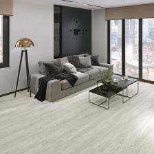 Kronostar Synonym — это ламинат 33 класса с толщиной 8 мм и площадью 2,109 кв. м. Он оснащён замком 2G и не имеет фасок. Ламинат обладает высокой влагостойкостью (25 часов) и соответствует классу пожарной безопасности КМ5.