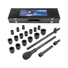 Набор ударных торцевых головок FORSAGE 3/4", 21 предмет — мощный комплект профессионального инструмента для работы с крупными гайками и болтами. Благодаря прочной конструкции и высокому ресурсу, он идеально подходит для интенсивного использования в автосервисах, на СТО и в тяжёлой промышленности. В набор входят 15 шестигранных ударных головок (от 17 до 50 мм), одна 12-гранная головка на 36 мм, трещотка, два удлинителя и Т-образный вороток. Все элементы надёжно размещены в крепком металлическом кейсе — для удобства хранения и безопасной транспортировки.  