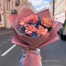 Букет живых цветов РЯБИНА ЦВЕТОЧНАЯ МАСТЕРСКАЯ Букет французских роз с гипсофилой