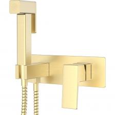 Смеситель SPLENKA - это воплощение функциональности и элегантного дизайна для ванной комнаты. Однорычажное управление: простой и интуитивный способ регулировать температуру и напор воды одним движением руки.Высокое качество: смеситель изготовлен из высококачественных материалов, устойчивых к коррозии и механическим повреждениям.Стильный дизайн: современное исполнение смесителя с минималистическим оформлением превращает его в украшение ванной комнаты.Эргономика: продуманная конструкция обеспечивает комфорт при использовании.Долговечность: керамический картридж обеспечивает плавное и точное регулирование воды для продолжительной бесперебойной работы.