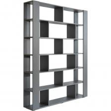 Стеллаж Мартина от Comfort Avenu: современное решение для вашего интерьера! Наполните свое пространство стильными и функциональными деталями с помощью стеллажа Мартина! Этот сборный стеллаж из высококачественного ЛДСП станет отличным выбором для оформления вашего дома или офиса. Преимущества стеллажа Мартина: • Надежность и прочность: Способен выдерживать нагрузки до 50 кг, что позволяет хранить книги, элементы декора, растения и многое другое, не беспокоясь о стойкости конструкции. • Гибкость и возможность комбинирования: Мартина можно легко комбинировать с другими стеллажами, создавая уникальные композиции и адаптируя пространство под ваши нужды. • Стильный и современный дизайн: Элегантные линии и лаконичная форма подходят для различных интерьеров, будь то классика, минимализм или современный стиль. • Простота сборки: Сборная конструкция позволяет легко и быстро установить стеллаж без лишних усилий. Стеллаж Мартина от Comfort Avenu — это отличный выбор для тех, кто ценит качество и стиль в каждой детали. Создайте удобное и красивое пространство, комбинируя несколько стеллажей и настраивая интерьер под свои желания. Закажите стеллаж Мартина уже сегодня и наслаждайтесь его функциональностью и дизайном!