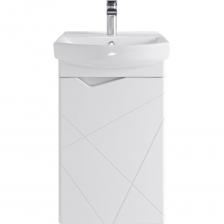 Тумба универсальная SanStar Линни 45 с раковиной Клермонт 45 (комплект) для ванной комнаты белая производится на российском заводе, оснащенном высокотехнологичным европейским оборудованием под брендом SanStar. Под контролем отдела качества, с соблюдением ТУ и ГОСТ. Товар относится к серии Практик, отличительной особенностью которой являются оптимальное соотношение качества и цены. А линейка мебели Линни, выполненная в современном стиле, внесет в Вашу ванную комнату неповторимый дизайн и обновление. Дополнительно к тумбе возможно приобрести полный комплект мебели Линни, а именно зеркало или зеркальный шкаф, шкаф-пенал. Для изготовления корпуса используется влагостойкий ЛДСП - покрытие матовое, фасад изготавливается из МДФ . Для покрытия фасада изделия используется высококачественная глянцевая пленка увеличенной толщины. Количество полок, выполненных из ЛДСП, без учета корпуса мебели - 1. Одна дверца с доводчиками Boyard, открывается вправо. В комплект входят 3 ножки - 2 передние хромированные, 1 задняя из пластика, крепления к стене, фурнитура. Товар доставляется в предварительно собранном виде, состоит из 2 мест, надежно упакованных в пятислойный гофрированный картон. Страна производства Россия, гарантия 3 года, сертификат безопасности ТР ТС 025 RU Д-RU.АЖ.47.В.03010/18, код ТН ВЭД 9403609009. В набор входит раковина. Материал - фарфор. Клермонт 45. Размеры изделия могут отличаться +/-1 см в связи со спецификой производства. Пожалуйста, учитывайте это при подборе.