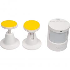 Умный датчик движения и света Aqara P2 — это автономный беспроводной датчик, предназначенный для автоматизации освещения в вашем доме и обеспечения высокой безопасности. Он сочетает в себе два важных сенсора: движения и освещенности, что позволяет эффективно управлять системой умного дома. Данные с датчика передаются по протоколу Thread. Этот протокол обеспечивает надежную связь с низкой задержкой и поддержкой сетей Mesh для устройств вашего умного дома. Работает на двух батареях CR2450 до двух лет*. При низком уровне заряда батарей вам придёт уведомление на смартфон. Создайте комфортную и энергоэффективную среду с помощью интеллектуальной автоматизации, которая регулирует освещение и защиту от солнечного тепла. Когда освещённость в комнате превышает 550 люкс, а температура на улице поднимается выше 27 °C, система автоматически закрывает шторы с помощью мотора Aqara E1. (датчик движения и света Aqara P2 + датчик температуры и влажности Aqara T1 + хаб Aqara M3 + мотор для раздвижных штор Aqara E1) Наслаждайтесь комфортным освещением, которое включается только при необходимости. При обнаружении движения с помощью датчика Aqara P2 и при уровне освещенности ниже 100 люкс система активирует умный светильник Aqara T2, задавая холодный белый свет с высокой яркостью. (датчик движения и света Aqara P2 + датчик температуры и влажности Aqara T1 + хаб Aqara M3 + встраиваемый точечный светильник Aqara T2) Обеспечьте безопасность вашего дома. Когда датчик движения Aqara P2 фиксирует движение, хаб Aqara M3 мгновенно отправляет уведомление на ваш смартфон. Одновременно умная камера Aqara G3 поворачивается в зону, где было обнаружено движение, и начинает запись.