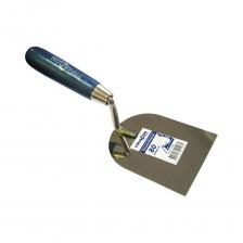 Кельма Управдом "Лопатка" нержавеющее полотно 80мм 043521-080 4100001841 представляет собой специализированный инструмент, при помощи которого можно проводить выравнивание растворов. Имеется удобная бочкообразная рукоятка - хорошо ложится в ладонь. Полотно надежно закреплено - основание рукоятки приварено и зачищено, что обеспечивает отсутствие следов на штукатурке. Инструмент обладает хорошей прочностью, устойчив к коррозии и деформации.