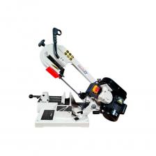 Ленточнопильный станок Metal Master BSM-150BR 220V предназначен для эффективного и быстрого распила чёрных (сталь, чугун) и цветных металлов, а также их сплавов и других материалов с полнотелым, полым и профильным сечением.Особенности станка:Ленточнопильный станок Metal Master BSM-150BR 220V позволяет распиливать заготовки диаметром до 150 мм.Станок с возможностью поворота пильной рамы пилы от 0° до 60°, предназначен для распиливания заготовок, под различными углами и при частой смене угла пила. Режущий инструмент – кольцевое сварное ленточное полотно, размером 1735x13x0.65 мм.Данная модель оснащена стационарными тисками с механизмом быстрой фиксации, для резки под углом, поворачивается рама, а не заготовка. Зажим заготовки осуществляется вручную, вращением маховика и поворотом рычага механизма быстрой фиксации, подача заготовки - также вручную.Основание станка изготовлено из чугуна, что обеспечивает необходимую жесткость конструкции, а также позволяет гасить часть вибраций, которые неизбежно возникают в процессе работы ленточной пилы.Привод полотна осуществляется мотор-редуктором с асинхронным двухскоростным двигателем мощностью 0.55 кВт. Он позволяет реализовать три скорости резания: 23 и 33 м/мин (для резки металлопроката различного типоразмера) и 52 м/мин (для резки пластмасс, тонкостенных металлических профилей и т.д.).Высокое качество реза и длительный срок службы.Максимальная функциональность станка в своем классе.