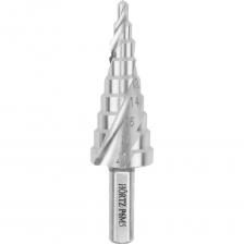 Сверло ступенчатое винтовое от бренда HORTZ, предназначено для сверления и рассверливания отверстий в листовых материалах (сталь, цветные металлы, пластик). Одно сверло заменяет целый набор традиционных спиральных сверл, позволяет получать большие отверстия в листовых материалах. Отлично рассверливает существующие отверстия. Хвостовик сверла — цилиндрический с 3 гранями. Сверло ступенчатое имеет 9 ступеней. Диаметр: 4-20 мм. На каждой ступени есть маркировка фактического диаметра. Сверло выполнено из качественной стали Р6М5, которая обладает повышенной прочностью и износостойкостью, что дает сверлу прочность и улучшает его рабочие характеристики. Преимущества • Многофункциональность: Возможность сверления отверстий разных диаметров без смены сверла. • Экономия времени: Быстрое изменение диаметра за счет ступенчатой конструкции. • Высокая точность: Обеспечивает аккуратные и ровные отверстия. • Простота использования: Легко управляется даже для начинающих мастеров.