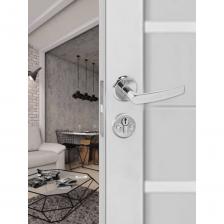 Ручка предназначена для межкомнатных финских дверей. Конструктивно проста, и в отличие от стандартных фалевых ручек, не подпружинена. На основании – два отверстия для стяжных винтов, крепление на шурупы невозможно. Длина пера ручки - 112 мм, диаметр - 50 мм. Цвет - хром. Материал ручки - алюминий. Упаковка пакет с хедером.