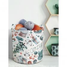 Декоративная корзина-кашпо JOYARTY войлок, с принтами "уютная зима", 19 л planta_419844_5 отлично подойдет для хранения вещей и организации порядка в доме. В нее можно сложить домашний текстиль, белье, одежду, детские игрушки и прочие домашние мелочи. Любители больших домашних растений могут использовать изделие как декоративное кашпо. Корзина сохраняет форму благодаря плотной ткани (искусственный войлок, состав - полиэстер 100%, плотность - 211 г/кв.м), а с помощью двух ручек ее можно переносить в любое удобное место. Ручки изделия выдерживают большую нагрузку, даже если сложить в нее овощи и фрукты. В зависимости от цветопередачи экрана монитора, яркость рисунка может отличаться от изображения на сайте. Допустимо отклонение в размере в пределах 2-3 см.