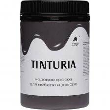 Краска для мебели и декора TINTURIA кованое железо представляет собой акриловую водно-дисперсионную краску, подходящую для использования внутри помещений. Она обладает глубокоматовым серым оттенком, который придаст интерьерам стильный и современный вид. Благодаря возможности нанесения различными способами, такими как кисть, валик, губка или краскораспылитель, краска легко адаптируется к потребностям. Она быстро сохнет, что позволяет наносить второй слой уже через два часа, а полное высыхание достигается всего за один час. Краска устойчива к влаге и моющим средствам, что делает ее подходящей для использования в детских учреждениях и на деревянных поверхностях. Экономичный расход и отсутствие запаха делают ее удобной в использовании, а срок годности в 24 месяца позволяет хранить ее длительное время.