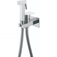 Смеситель SPLENKA - это воплощение функциональности и элегантного дизайна для ванной комнаты. Однорычажное управление: простой и интуитивный способ регулировать температуру и напор воды одним движением руки.Высокое качество: смеситель изготовлен из высококачественных материалов, устойчивых к коррозии и механическим повреждениям.Стильный дизайн: современное исполнение смесителя с минималистическим оформлением превращает его в украшение ванной комнаты.Эргономика: продуманная конструкция обеспечивает комфорт при использовании.Долговечность: керамический картридж обеспечивает плавное и точное регулирование воды для продолжительной бесперебойной работы.