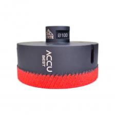 Коронка алмазная по керамограниту для УШМ 100 мм. М14 ACCU BEST ABB100 CORTE предназначена для работы по керамограниту, натуральному камню, керамической плитке. До двух раз более быстрое сверление в сравнении с коронками со стандартной компоновкой алмазного слоя. Отлично подходят для работы с аккумуляторным инструментом - за счет увеличенной скорости работы, медленнее разряжается батарея. Минимальное количество сколов на отверстии. Высота алмазного слоя - 15 мм. Подходят для сухого сверления, дополнительное охлаждение продлевает ресурс.